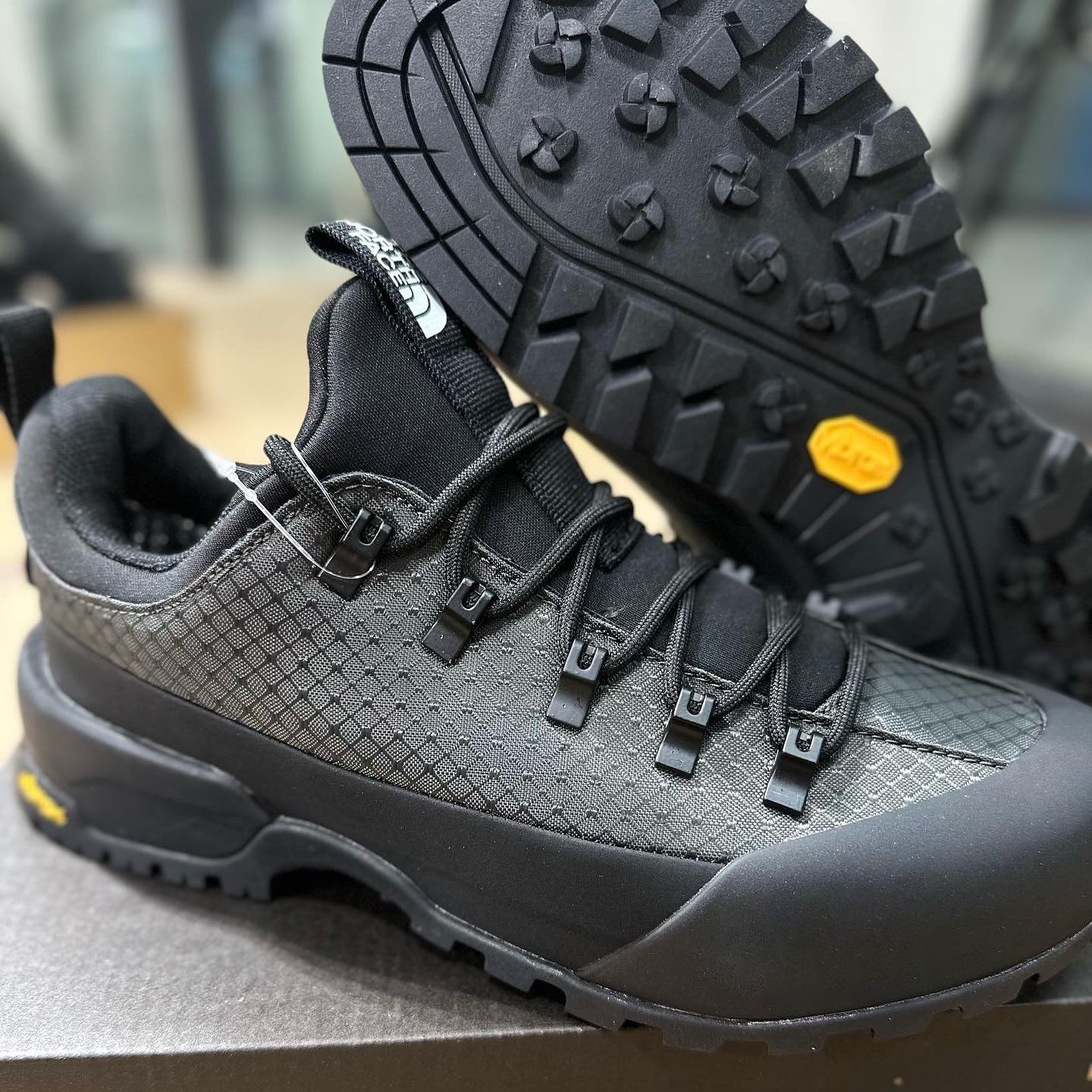 Black velvet breathable lace-up casual sports hiking shoes