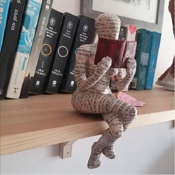 📚Nordic Modern Reading Woman Statue