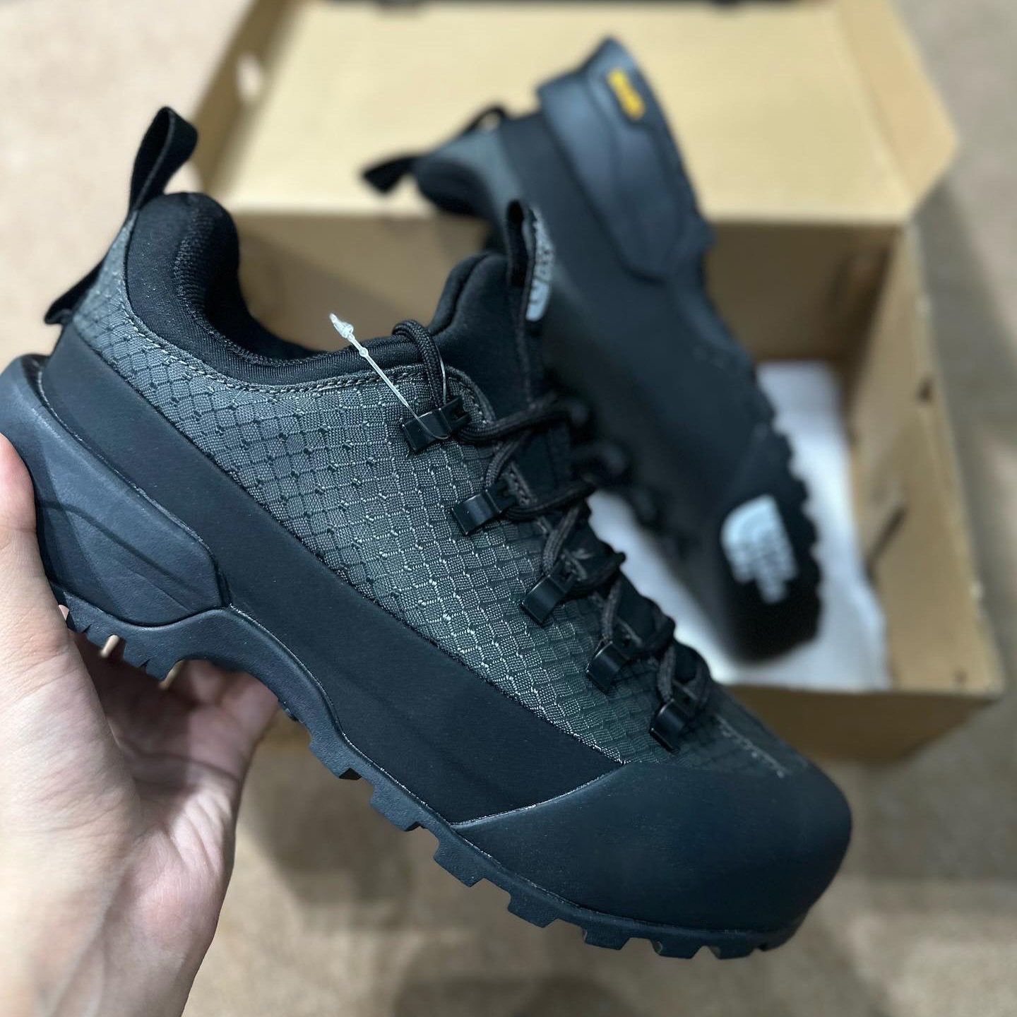 Black velvet breathable lace-up casual sports hiking shoes