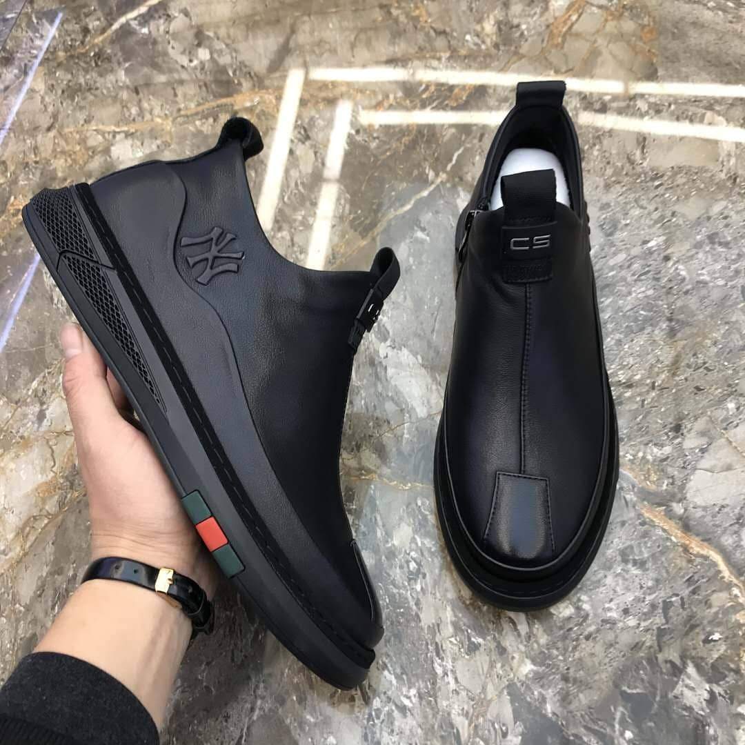 Solid color casual sneakers with side zippers