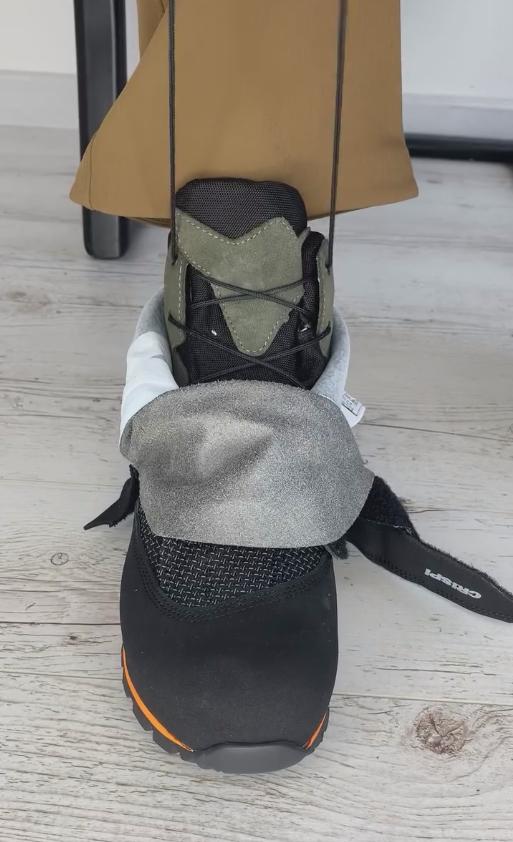 Two-layer waterproof and cold-resistant plush Velcro sports shoes